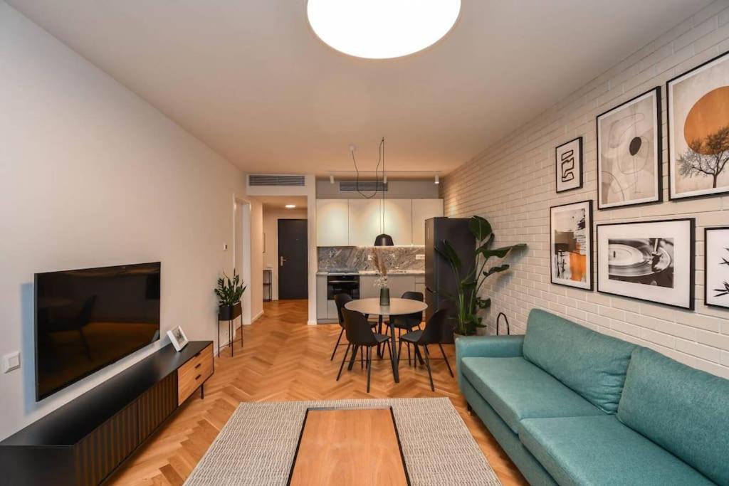 Skypark Luxury Apartment With Skyline View & Free Parking Bratislava Eksteriør billede