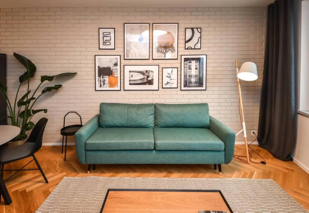 Skypark Luxury Apartment With Skyline View & Free Parking Bratislava Eksteriør billede