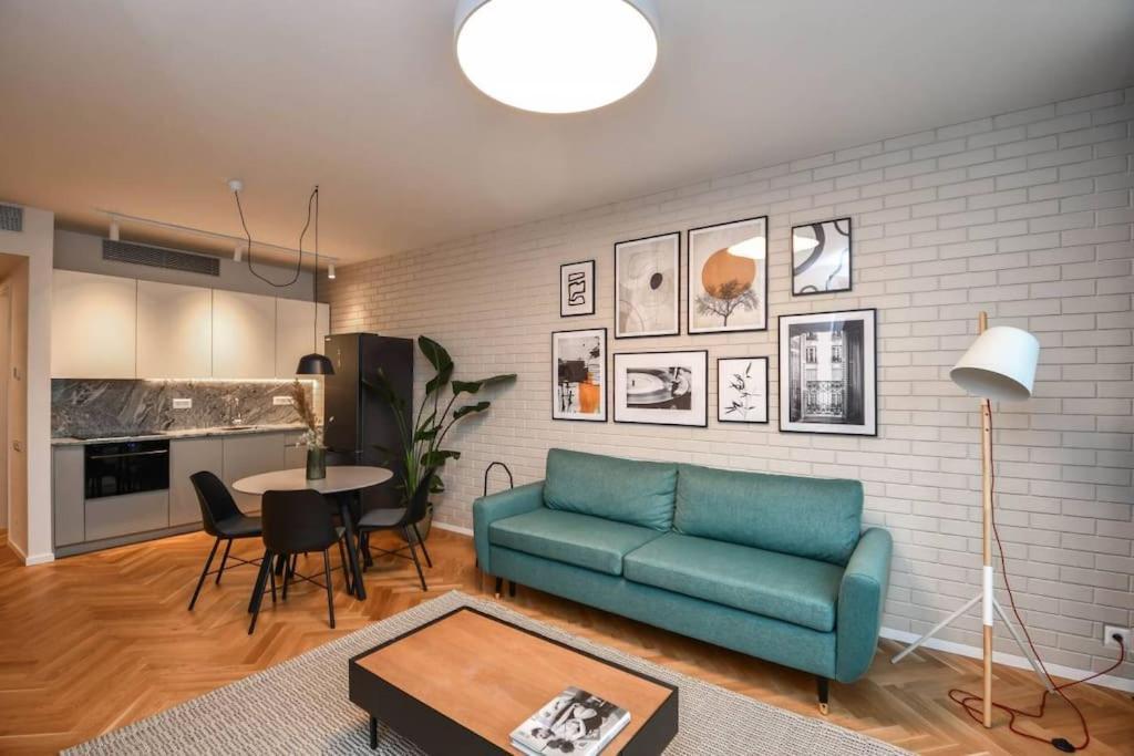 Skypark Luxury Apartment With Skyline View & Free Parking Bratislava Eksteriør billede