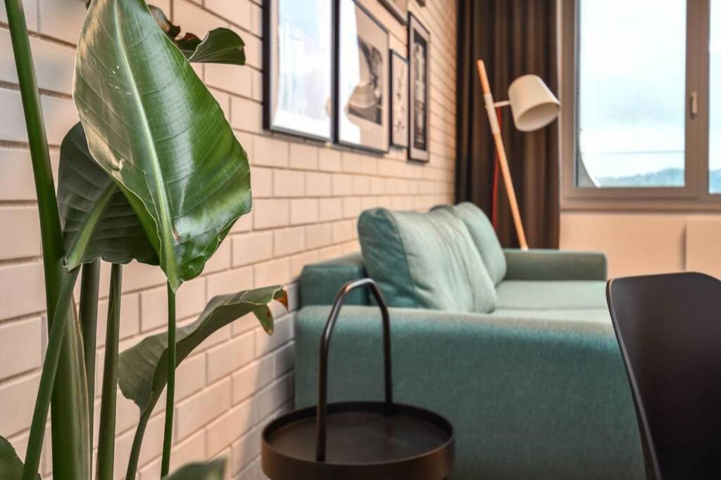 Skypark Luxury Apartment With Skyline View & Free Parking Bratislava Eksteriør billede